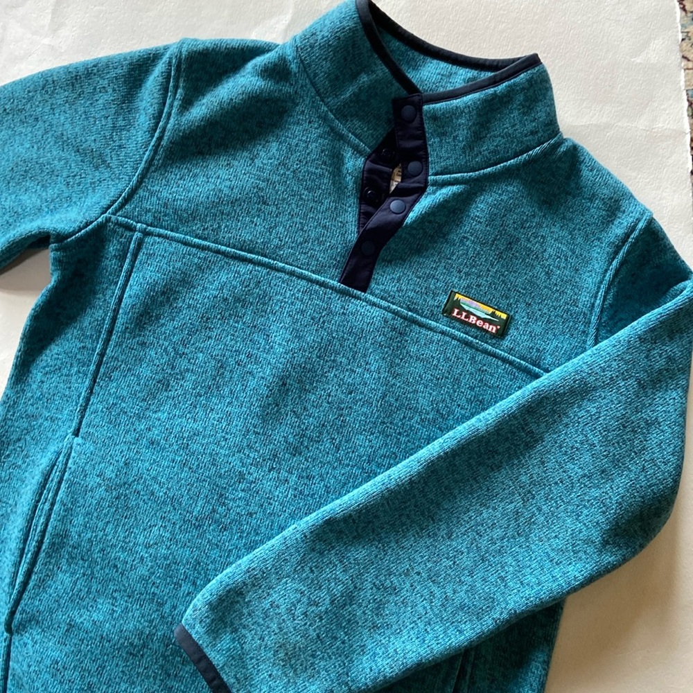 LL Bean - Youth Size M 10/12 Pullover fleece outerwear, Like new! front pocket